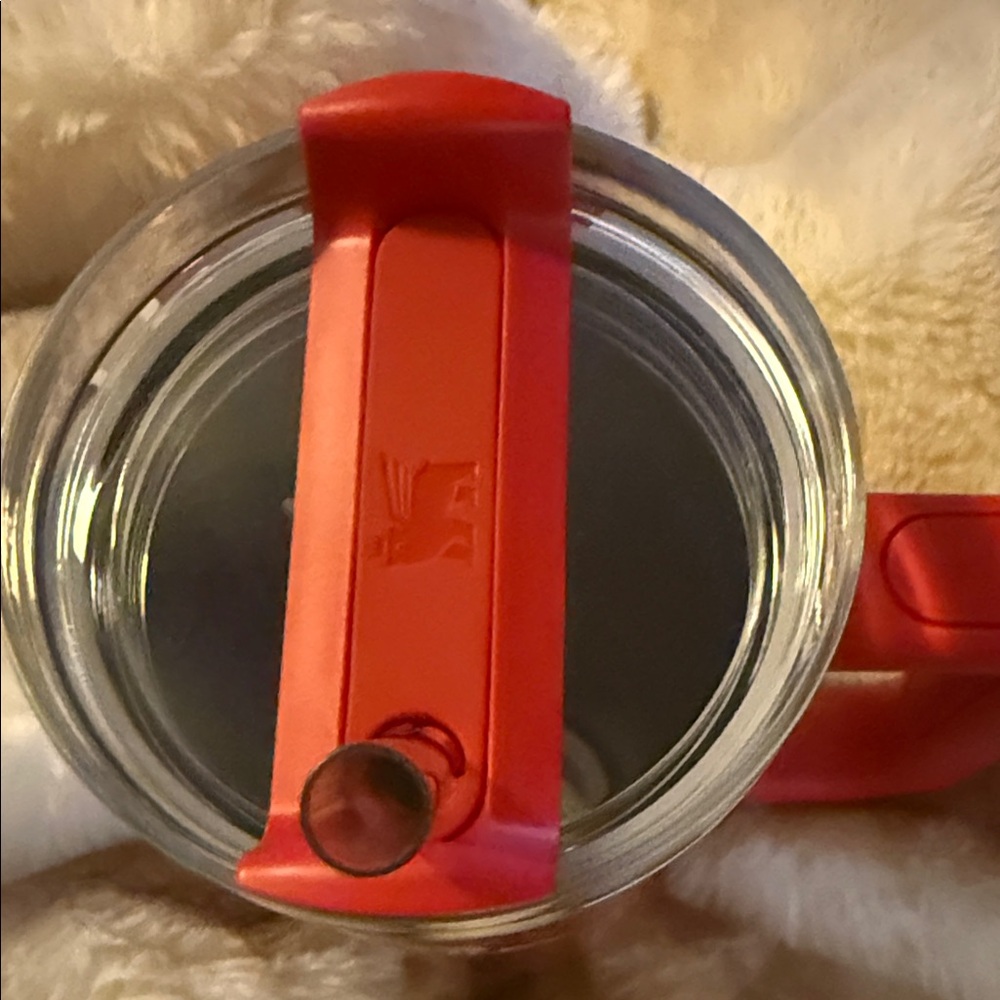 Stanley Classic Red Tumbler - Picture 2 of 4